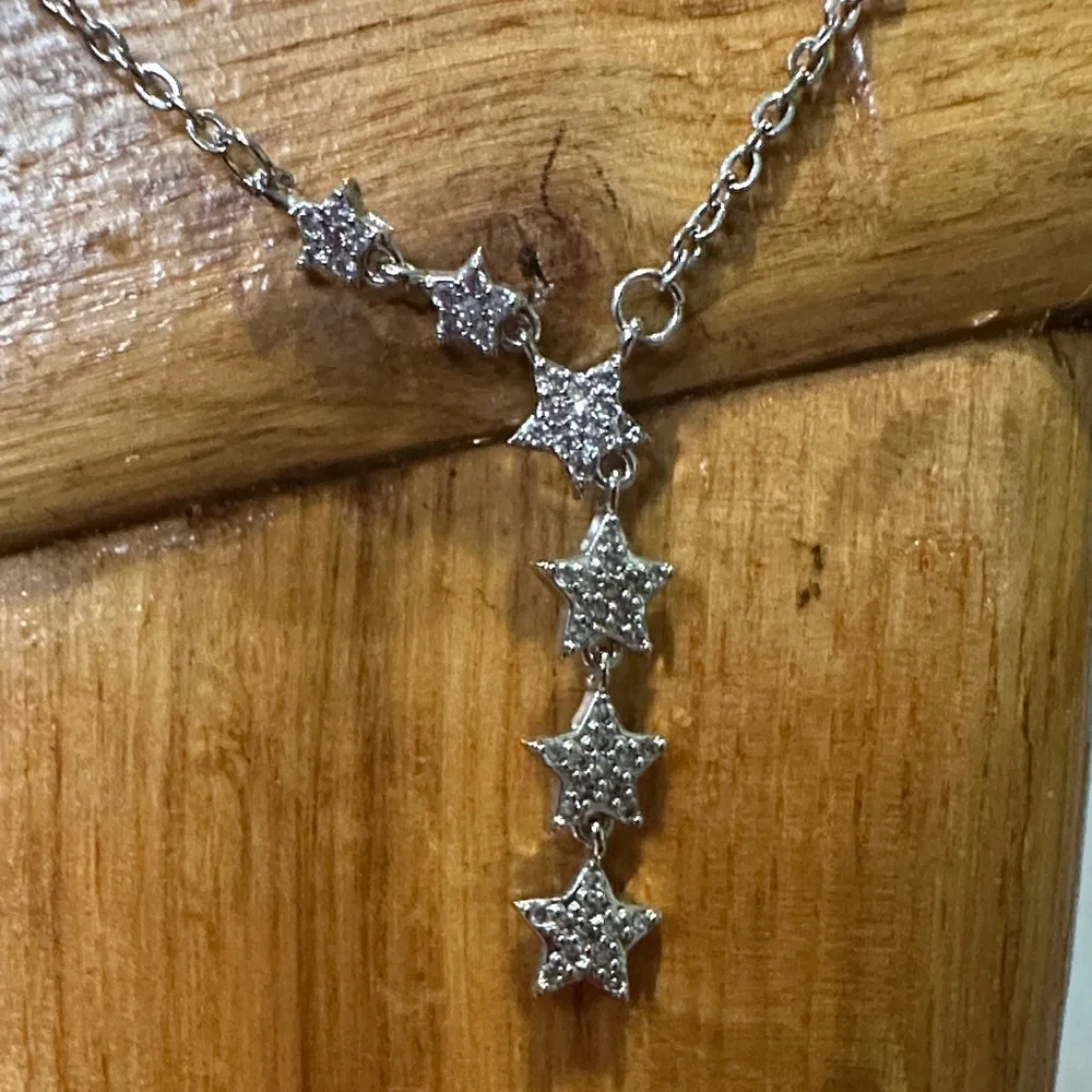 Dazzling Crystal Silver Star Chain Necklace NEW ✨⭐️⭐️ - Picture 2 of 3